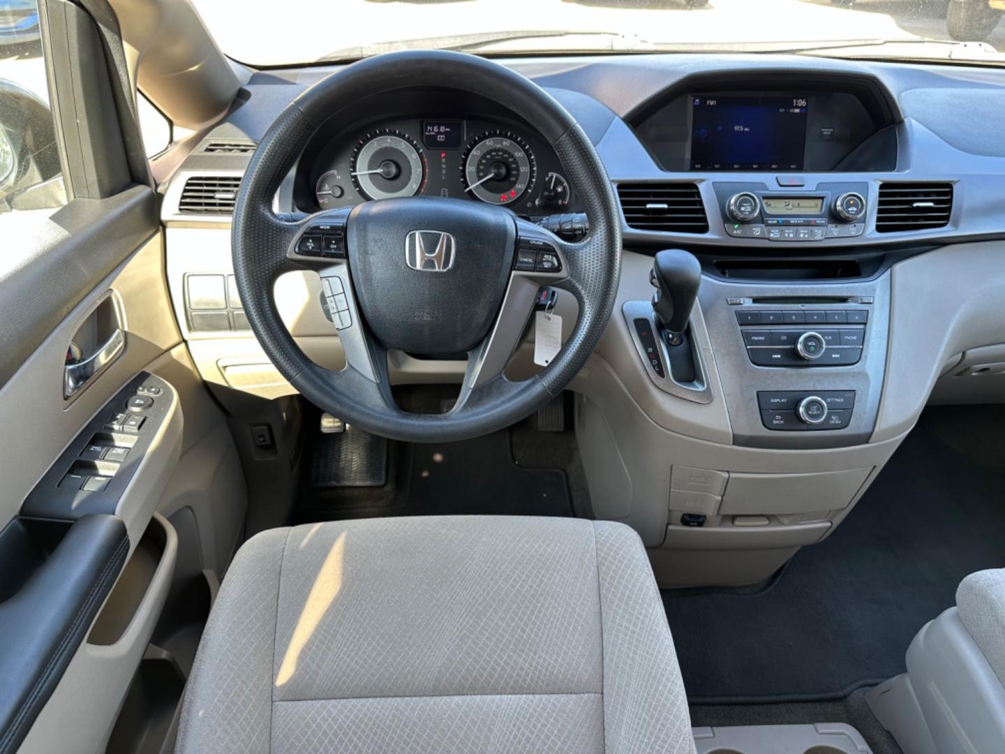 2014 White /Beige Honda Odyssey LX (5FNRL5H29EB) with an 3.5L V6 SOHC 24V engine, 6-Speed Automatic transmission, located at 1501 West 15th St., Houston, 77008, (713) 869-2925, 29.797941, -95.411789 - Photo#8